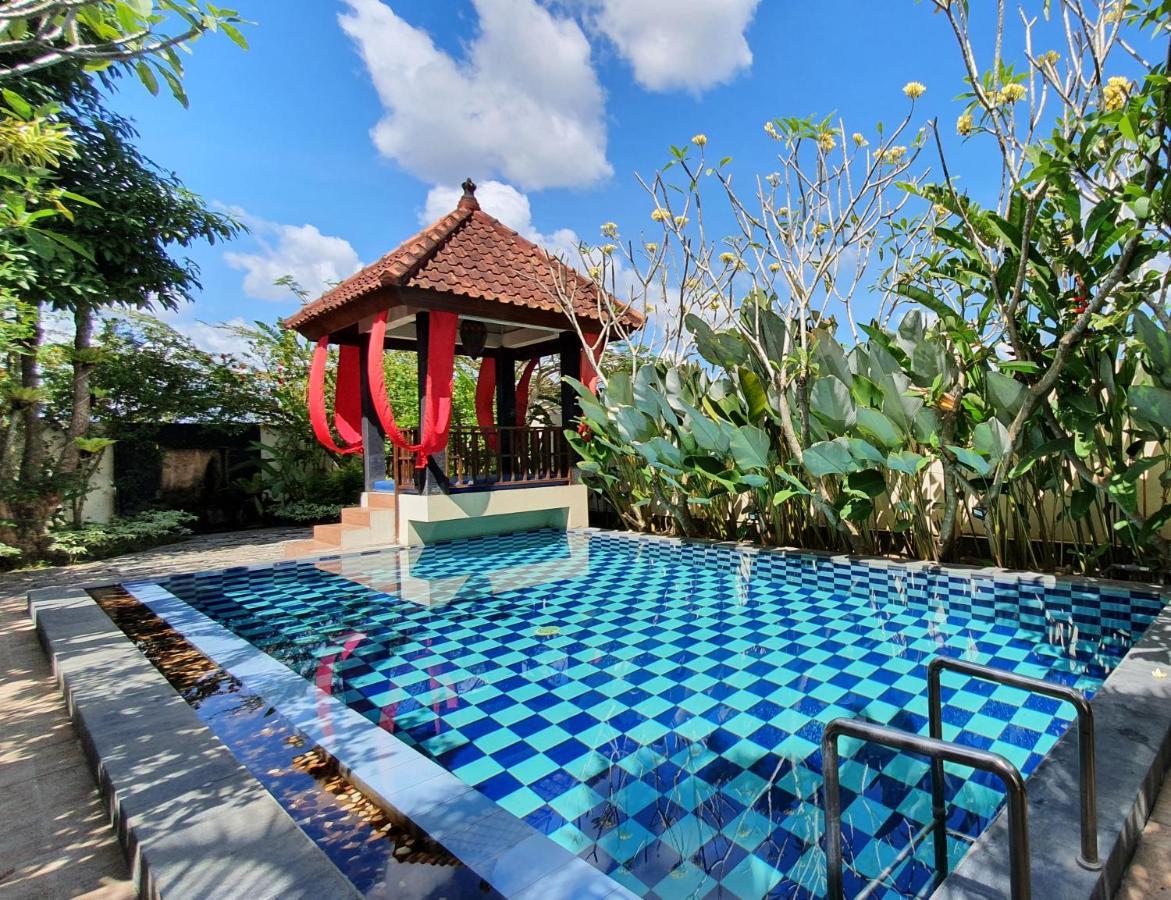 Villa Rosseno - Evelyn Private Pool And Garden Yogyakarta Extérieur photo